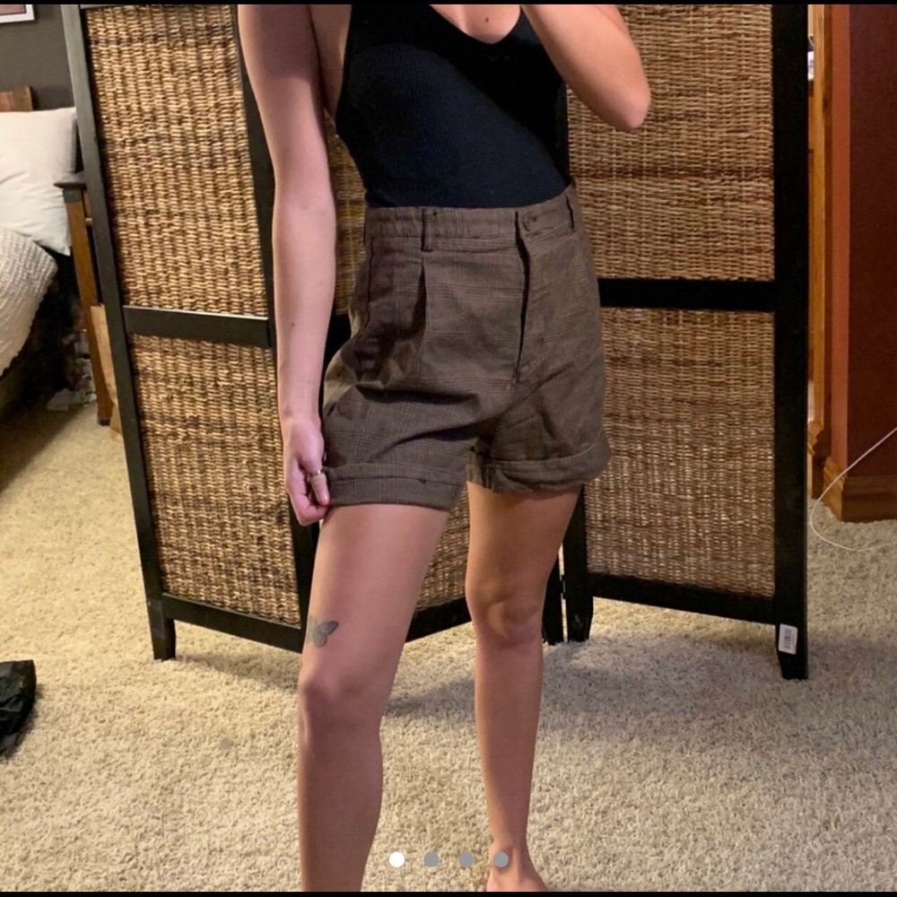 BRANDY MELVILLE RARE PLAID AMELIA SHORTS RARE NWOT